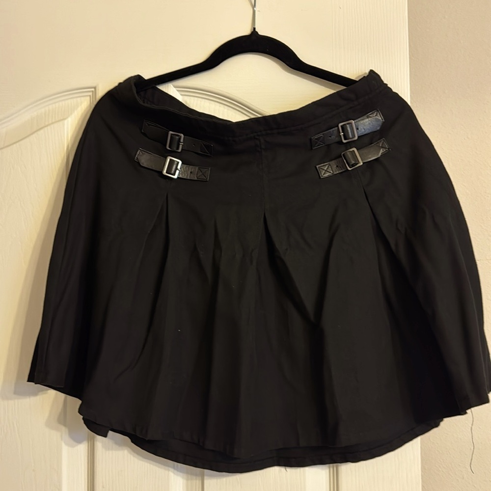 BLACK SKIRT FROM HOT TOPIC
